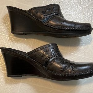Clarks Artisan clogs